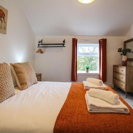 Fairways View - Spacious Apartment - Sleeps 6 - Lovely Views - By Rework Accommodation هويليك المظهر الخارجي الصورة