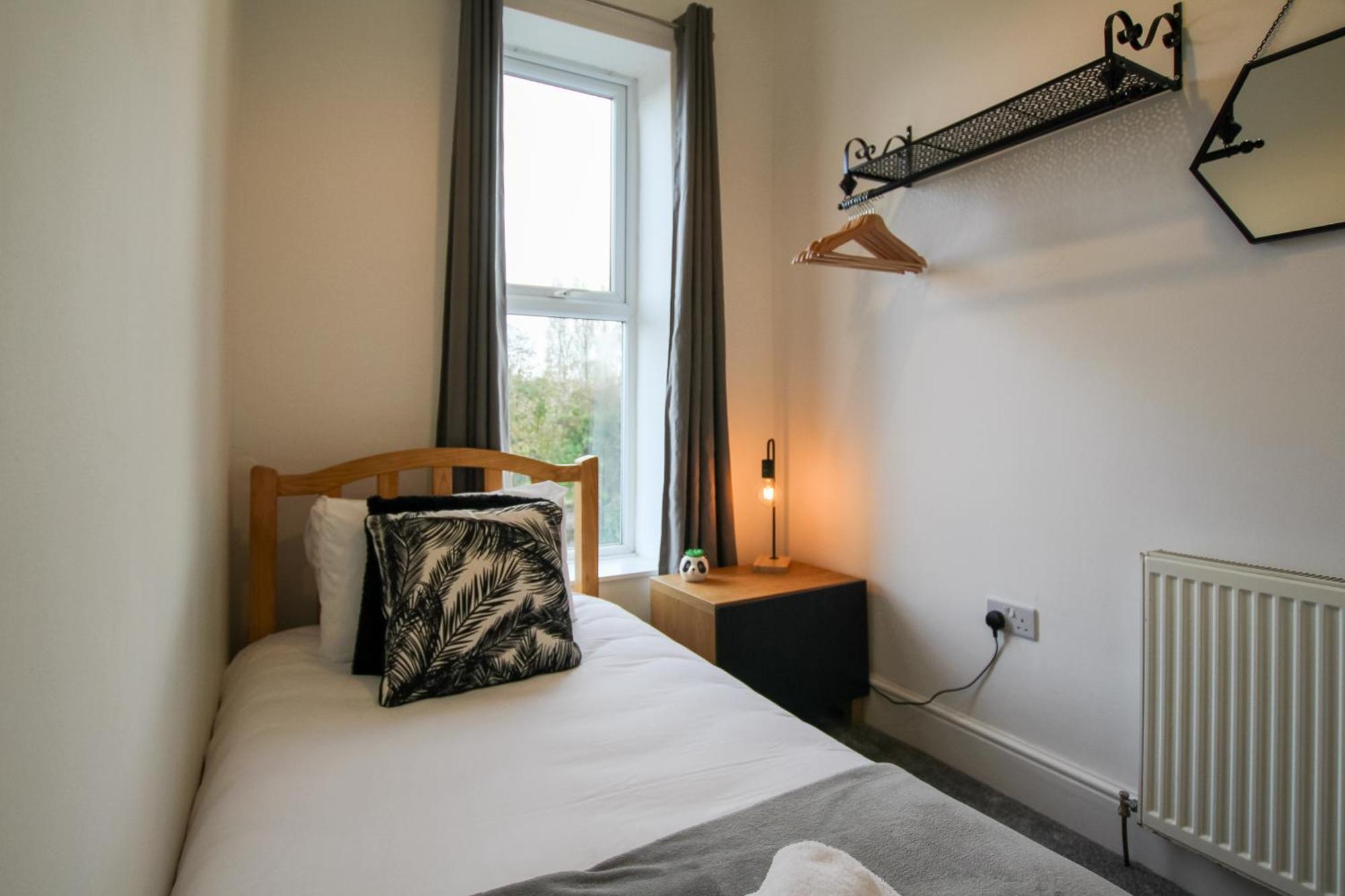 Fairways View - Spacious Apartment - Sleeps 6 - Lovely Views - By Rework Accommodation هويليك المظهر الخارجي الصورة