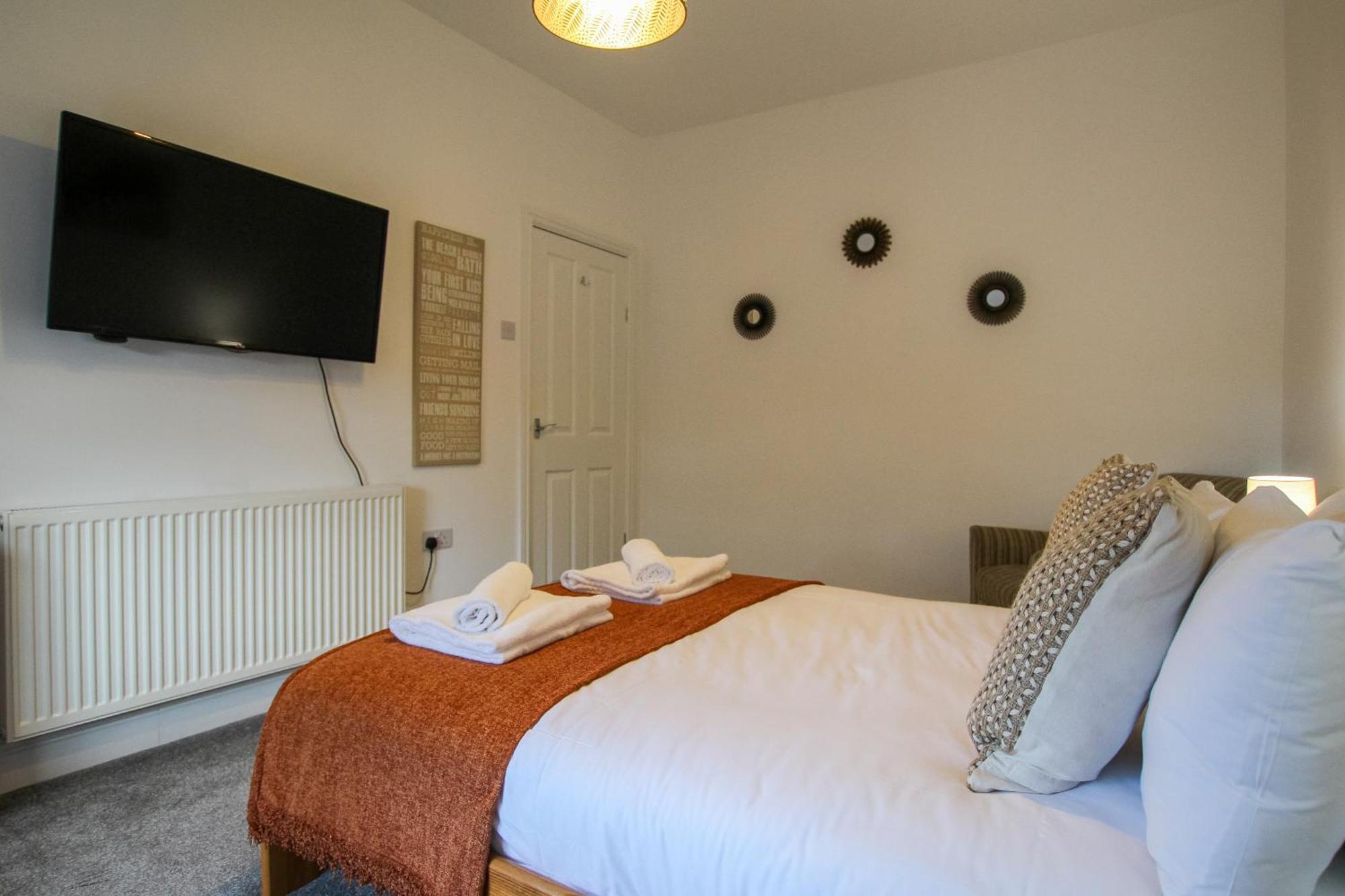 Fairways View - Spacious Apartment - Sleeps 6 - Lovely Views - By Rework Accommodation هويليك المظهر الخارجي الصورة