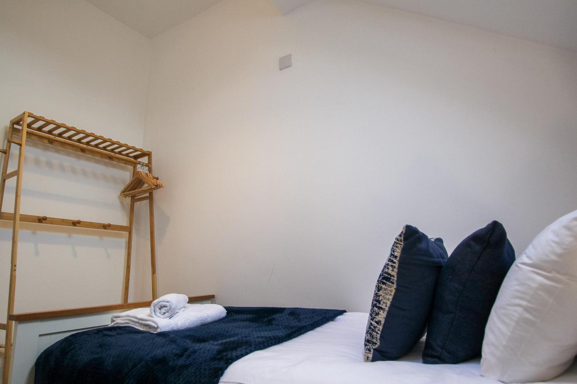 Fairways View - Spacious Apartment - Sleeps 6 - Lovely Views - By Rework Accommodation هويليك المظهر الخارجي الصورة