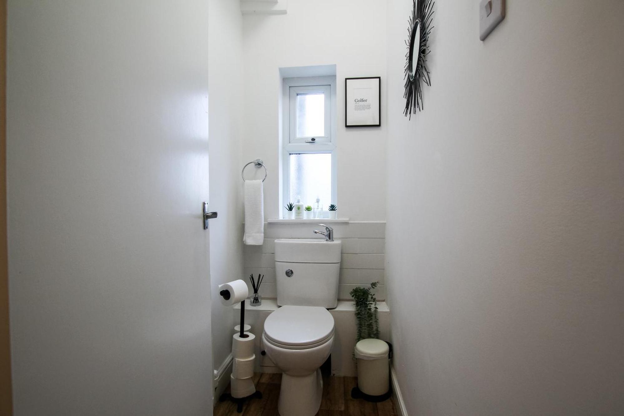 Fairways View - Spacious Apartment - Sleeps 6 - Lovely Views - By Rework Accommodation هويليك المظهر الخارجي الصورة