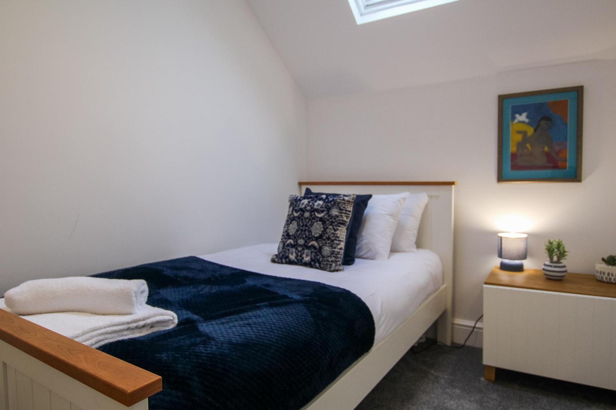 Fairways View - Spacious Apartment - Sleeps 6 - Lovely Views - By Rework Accommodation هويليك المظهر الخارجي الصورة